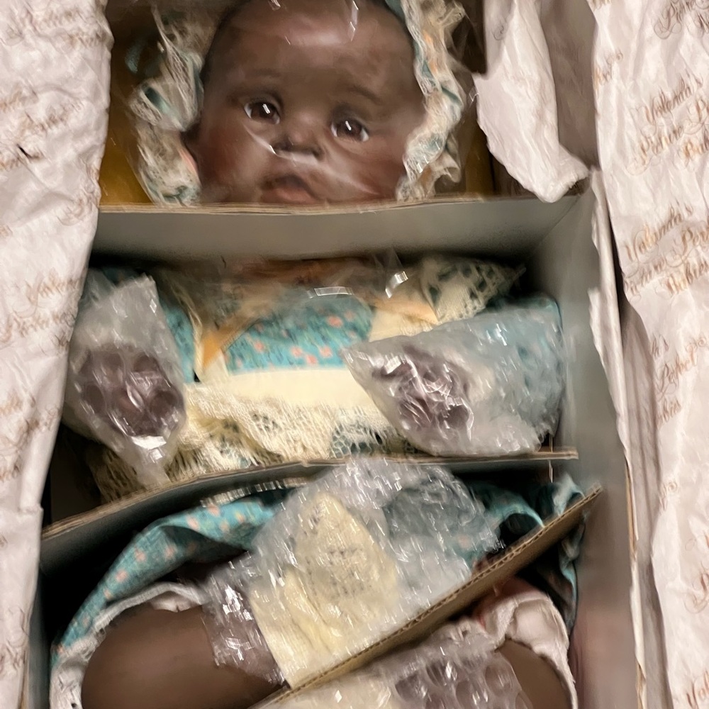 Edwin Knowles , Porcelain Doll Yolanda’s Picture Perfect Babies , Danielle